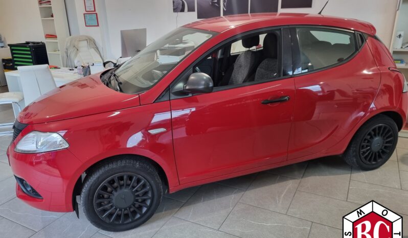 LANCIA YPSILON 1.0 HYBRID 70 CV SILVER pieno