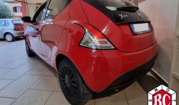 LANCIA YPSILON 1.0 HYBRID 70 CV SILVER pieno