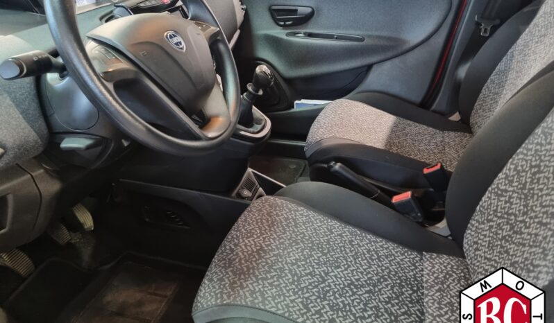 LANCIA YPSILON 1.0 HYBRID 70 CV SILVER pieno